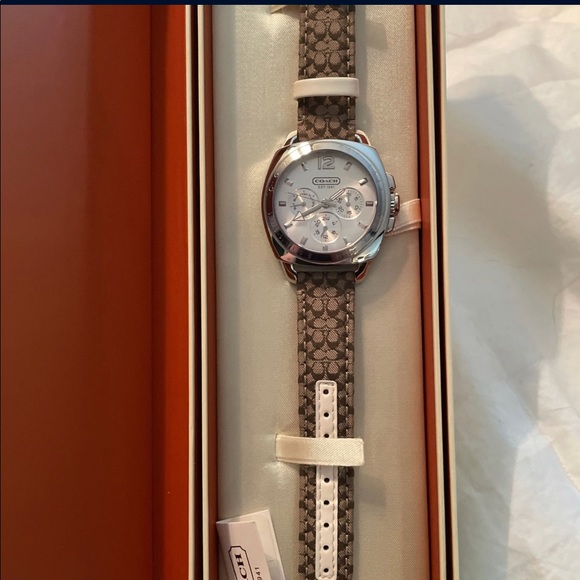 Authentic coach watch new with box and tag - Picture 3 of 4